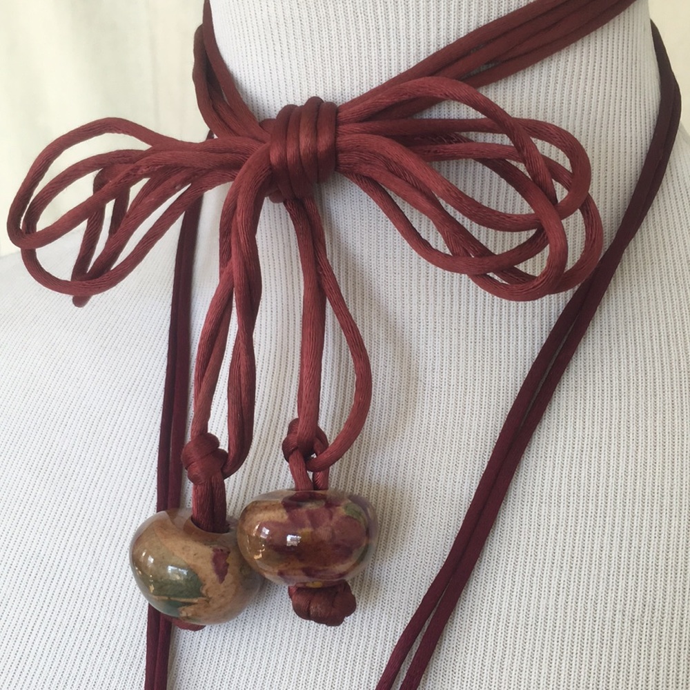 Ceramic beads lalieta triangle flower 🌺 necklace - Picture 3 of 6